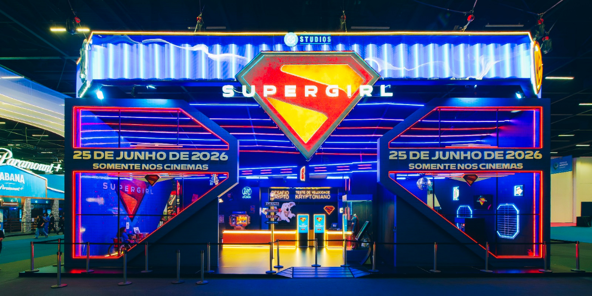 Warner na CCXP25: figurino original de Supergirl e ativações de Mortal Kombat 2 e A Noiva