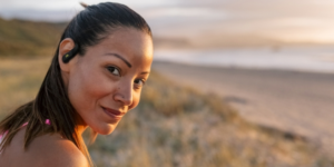 JBL lança Endurance Peak 4 com cancelamento de ruído e até 48 horas de bateria