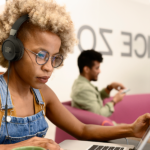 JBL lança Tune 530C com áudio Hi-Res e conexão USB-C no Brasil