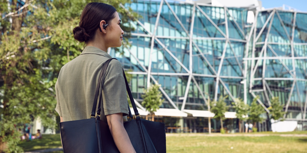 JBL lança fone Sense Pro com tecnologia OpenSound e áudio Hi‑Res no Brasil