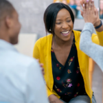 36% dos profissionais da educação privada relatam sofrimento psicológico, revela estudo nacional