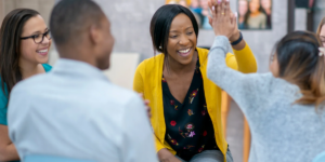 36% dos profissionais da educação privada relatam sofrimento psicológico, revela estudo nacional