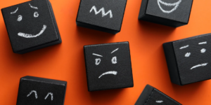 Economia emocional: como o estado de espírito social influencia as decisões econômicas