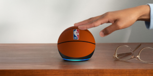 Amazon lança Echo Dot NBA com Alexa no Brasil
