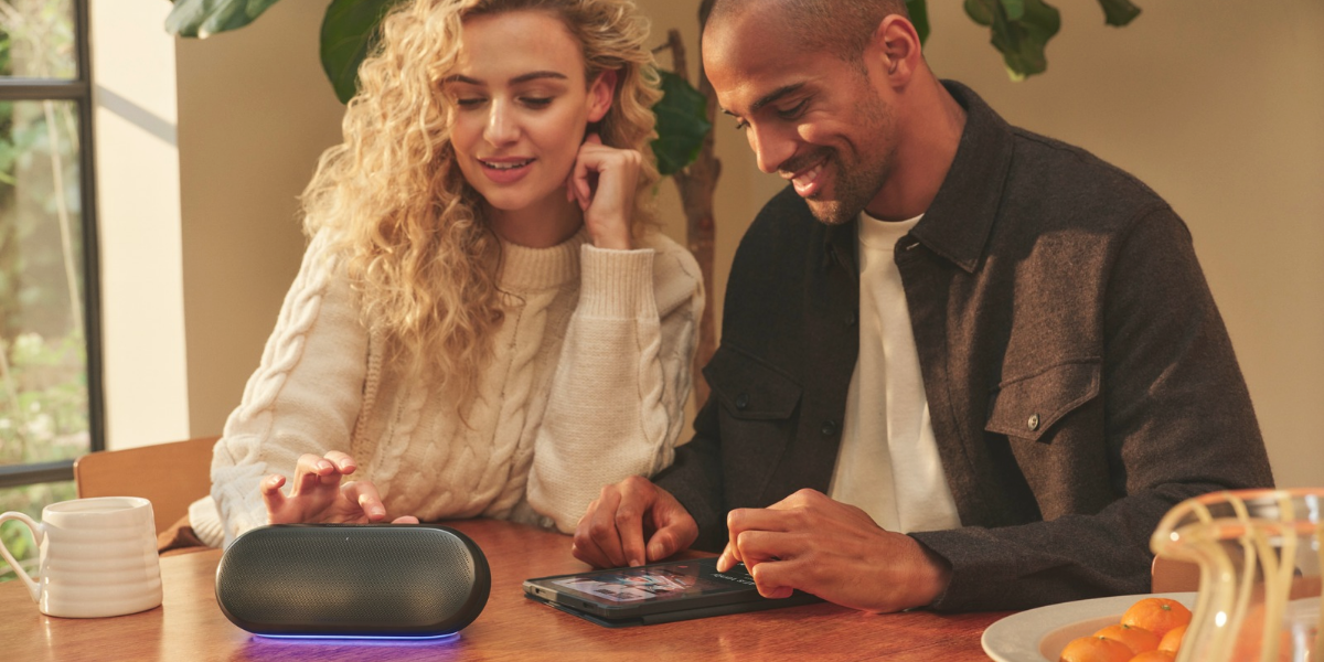 Harman Kardon Luna 2 chega ao Brasil com AI SoundBoost, iluminação ambiente e IP67