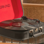 VibeSound lança vitrola Classic com visual retrô e recursos digitais