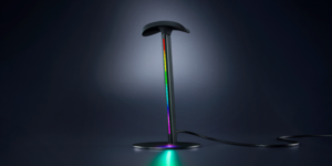 Razer apresenta Base Station V3 Chroma, suporte para headset com automação inteligente e RGB integrado