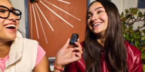 JBL EasySing Mic Mini Duo leva karaokê para festas e gravações