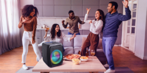 Philips lança TAX3000M no Brasil com 450W, karaokê e até 10 horas de bateria