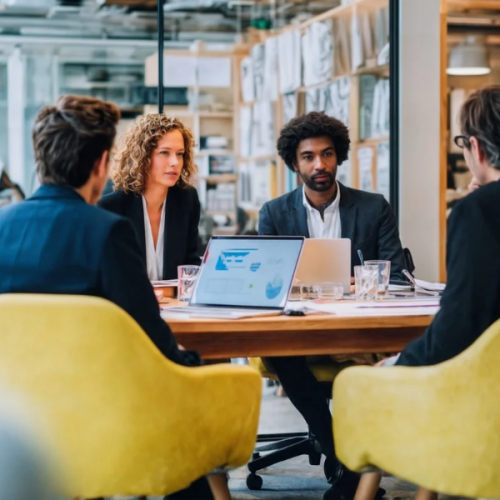 Startups entram em 2026 sob pressão e formação prática vira diferencial no early stage