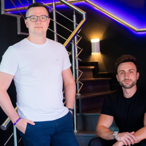 João Brognoli, CEO da Duo&Co, e Jonathan Cardoso, CEO da Wave Commerce na sede da Duo&Co (Crédito: Duo&Co)