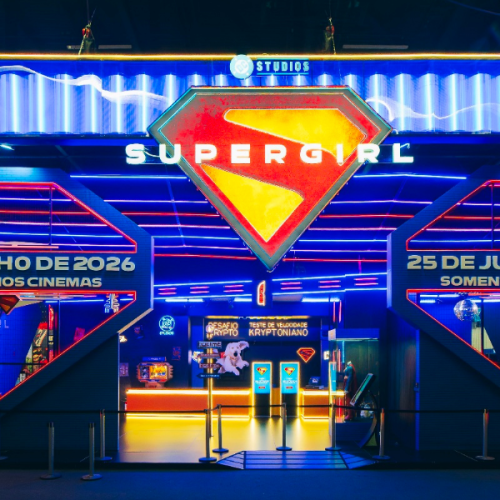 Warner na CCXP25: figurino original de Supergirl e ativações de Mortal Kombat 2 e A Noiva